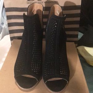 Lucky brand “Larise” booties